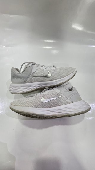Zapatillas Nike Mujer Gris y Blanco