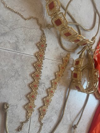 Takchita de mujer y dos caftanes de niñas