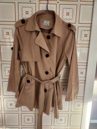 Chaqueta beige mujer