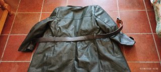Chaquetón de cuero largo tipo militar