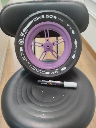 Patinete eléctrico modificado blanco con morado