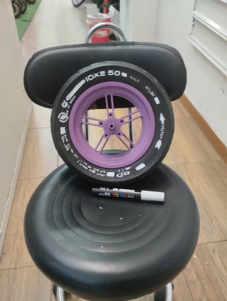 Patinete eléctrico modificado blanco con morado