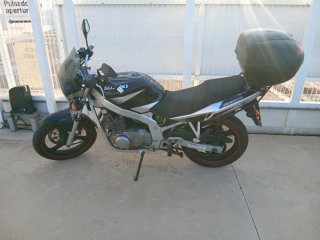 Suzuki GS500 Negra y Plateada