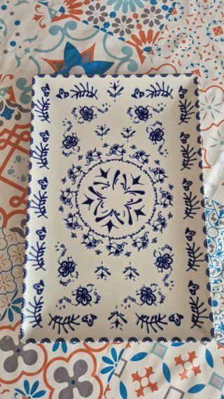 Plato decorativo azul y blanco 30x20 cm
