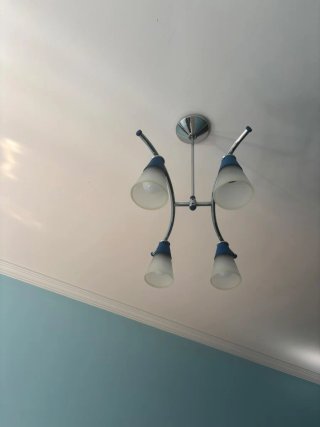 Lámpara de techo moderna azul y plateada