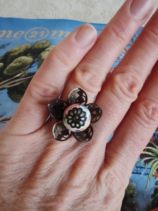 Anillo Flor Bronce y Bola cerámica