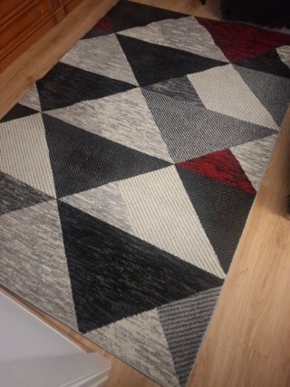 Alfombra geométrica gris y roja 260x190