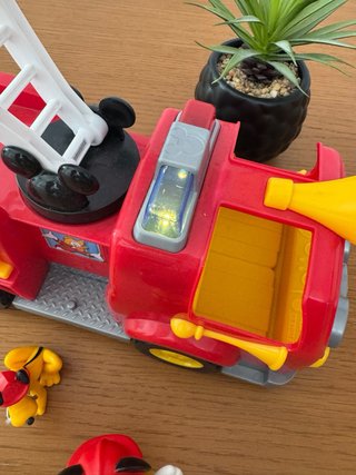 Camión de bomberos Mickey Mouse