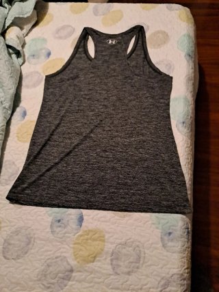 Camiseta tirantes Under Armour gris