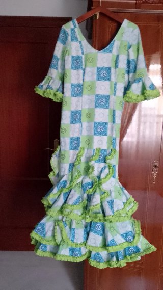 Traje Flamenca Celeste con Carruchas Verde