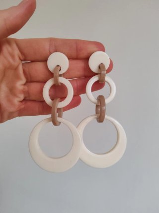 Pendientes grandes aro beige y blanco