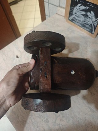 Porta bottiglia in legno lavorato a mano