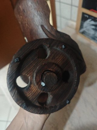 Porta bottiglia in legno lavorato a mano