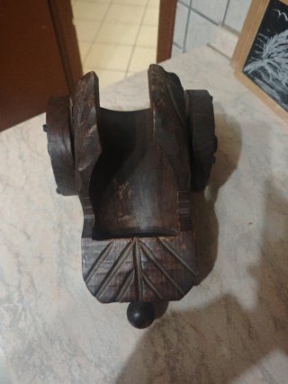 Porta bottiglia in legno lavorato a mano