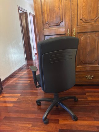 Silla de oficina ergonómica negra