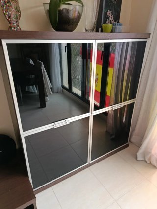 Mueble Salón Vitrina Madera y Cristal.125x41x133