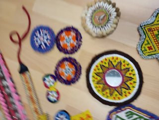 Lote de adornos étnicos bordados