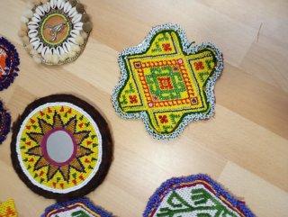 Lote de adornos étnicos bordados