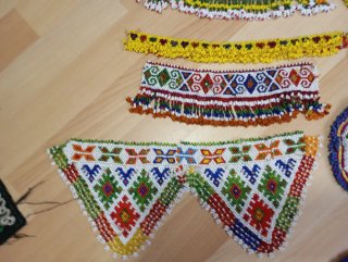 Lote de adornos étnicos bordados