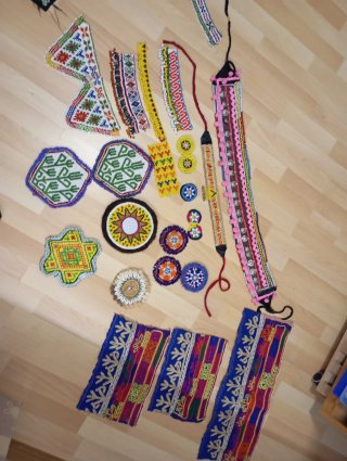 Lote de adornos étnicos bordados