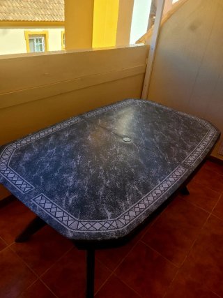 Mesa de terraza de resina