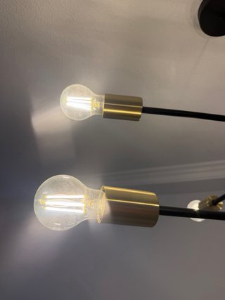 Lámpara colgante moderna negra y dorada