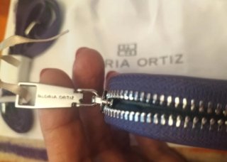 SÓLO HOY MONEDERO GLORIA ORTIZ Morado NUEVO