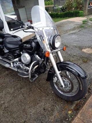 Yamaha XVS DragStar 650 con maletas