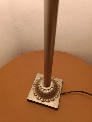 Lámpara de mesa beige y dorada antigua