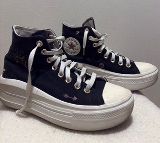 Converse plataforma negras con detalles