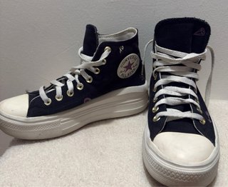 Converse plataforma negras con detalles