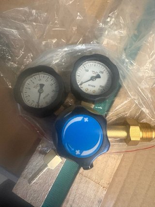 Regulador de Oxígeno con Manómetros