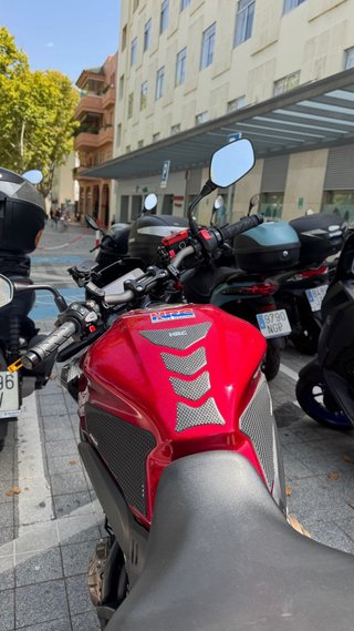 Honda CBR650R Naked Roja