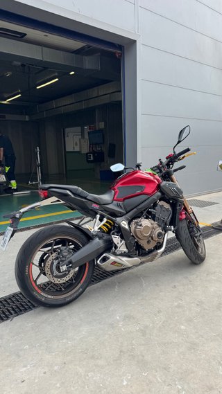 Honda CBR650R Naked Roja