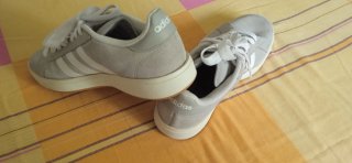 Zapatillas Adidas Marrón y Blanco
