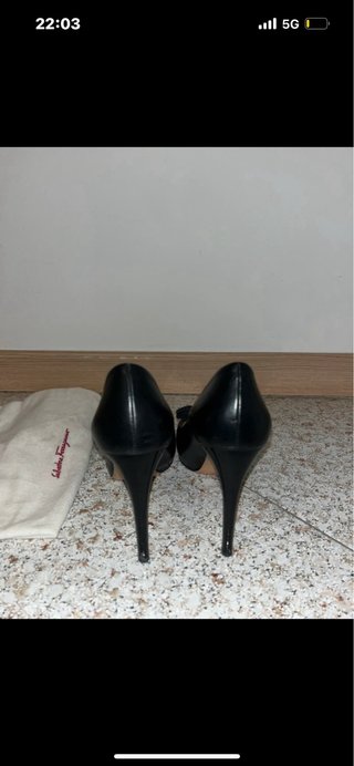 Scarpe décolleté Ferragamo nere con fiocco