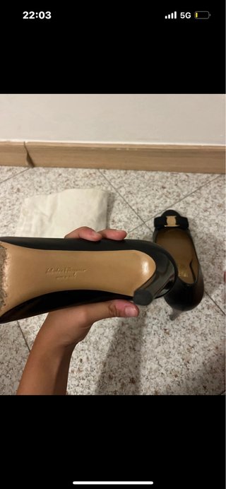 Scarpe décolleté Ferragamo nere con fiocco