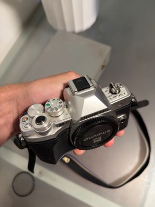 Olympus OM-D E-M10 III + 2 objetivos y accesorios