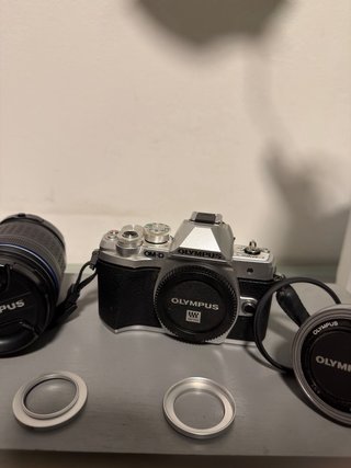 Olympus OM-D E-M10 III + 2 objetivos y accesorios