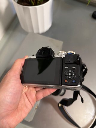 Olympus OM-D E-M10 III + 2 objetivos y accesorios