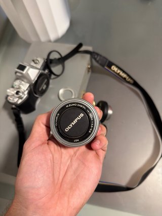 Olympus OM-D E-M10 III + 2 objetivos y accesorios