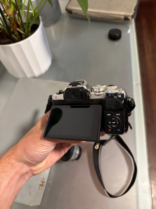Olympus OM-D E-M10 III + 2 objetivos y accesorios