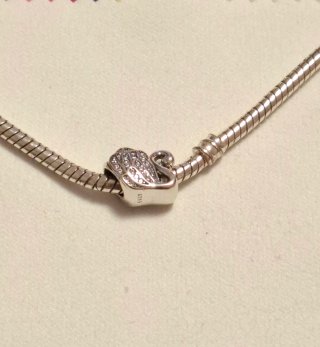Charm Cisne