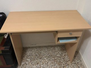 Mesa de estudio de madera