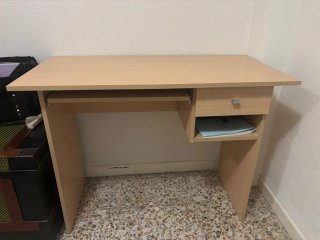 Mesa de estudio de madera