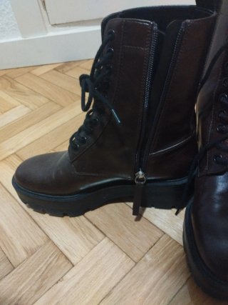 Botines marrones con cordones y cremallera