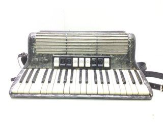 E1197673-0 ACORDEON HOHNER III M