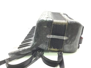 E1197673-0 ACORDEON HOHNER III M