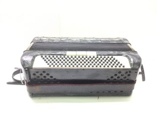 E1197673-0 ACORDEON HOHNER III M
