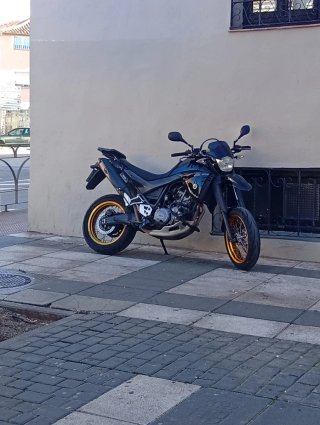 Yamaha xt 660 r negra rines dorados